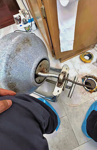 https://plumberwanneroo.com.au/uploads/2025/06/emergency-plumbing-877321.jpg