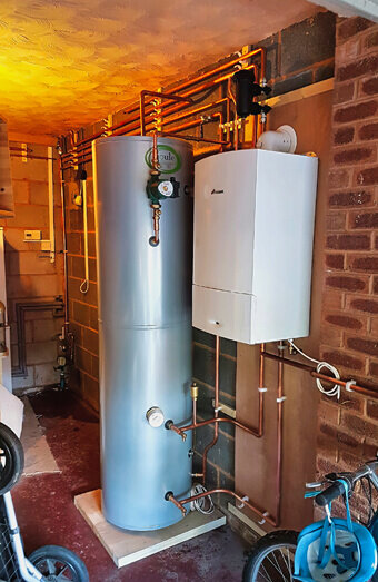 https://plumberwanneroo.com.au/uploads/2025/06/hot-water-684599.jpg